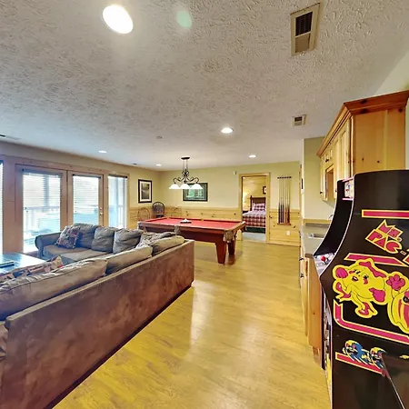 Eagles Point Lodge